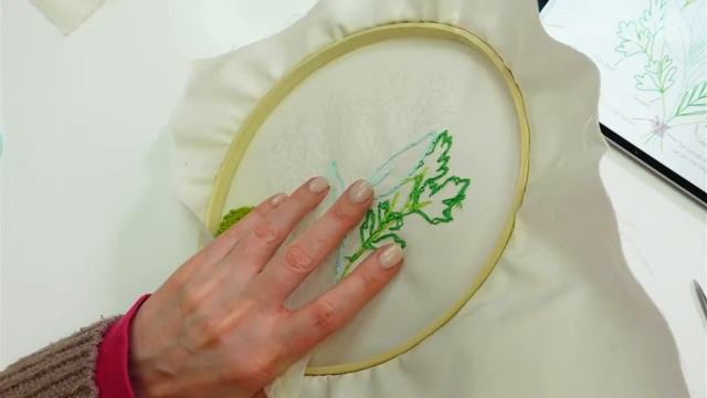 Starting the Herb Bouquet embroidery Parsley Sage Rosemary Thyme - vid 2 - Live with Alyssa смотреть онлайн