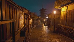 Прогулка под полуночным ливнем в Киото - 4K HDR