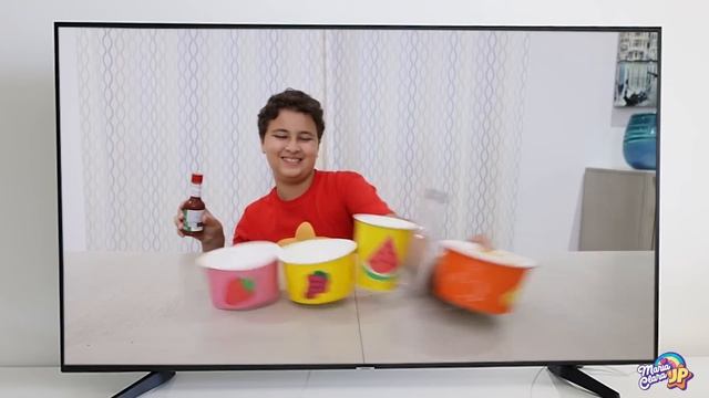 Maria Clara e JP comem os lanches da TV смотреть онлайн