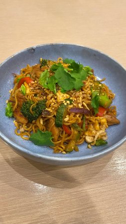 Лапша Быстрого Приготовления с Курой))
а чё, так можно было???😁😉😍
🍜🍗🧅🥕🫑🥬🥦