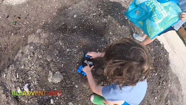 Monster Jam Toy Monster Trucks  - Monster Truck Dirt Hill Racing | Grave Digger, Iron Man, Max D смотреть онлайн