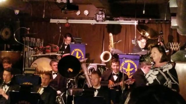 Rose Colella with Vince Giordano & The Nighthawks - Pennies from Heaven смотреть онлайн