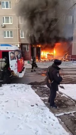 Квартира загорелась на юго-западе Москвы на ул. Академика Варги.Восемь человек спасли.