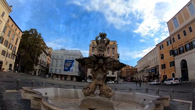 Piazza Barberini Triton by Bernini!バルベリーニ広場のトリトーネの噴水を歩く！水出てなかったけど.... смотреть онлайн