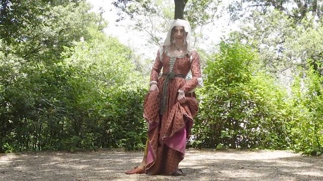 LEARN TO DANCE TO IMPRESS! // A MEDIEVAL DANCE FOOTWORK LESSON смотреть онлайн