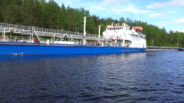 Танкер"Волгонефть-106".