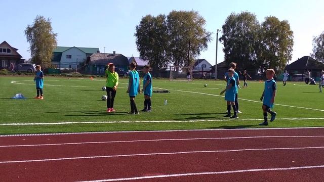 Футбол в Парабели 2010гр команда ТИТУЛ Молчаново разминается 08 09 2019г смотреть онлайн