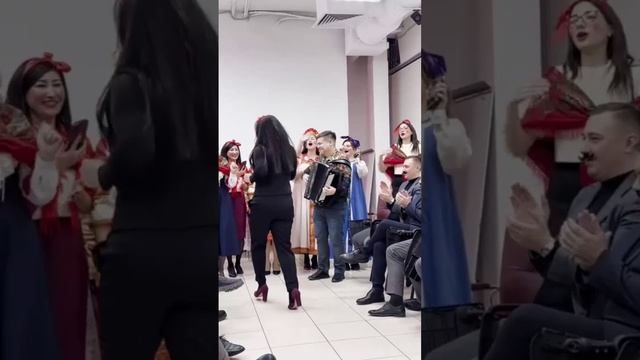 СНОГСШИБАТЕЛЬНЫЕ ЧАСТУШКИ ОТ КРАСИВЫХ ДЕВЧЁНОК РИЭЛТОРШ...