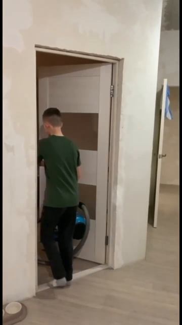 Сын и уборка в комнате #янчик #пародия #пылесос #приколы #рекомендации смотреть онлайн