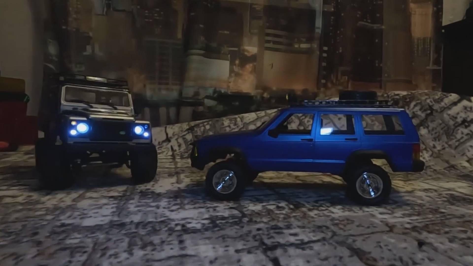 Радиоуправляемые машины Mn78 и MN99s покоряют искусственные горы смотреть онлайн