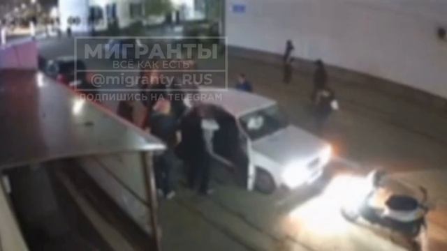 В Краснодаре местные парни наказали дагестанцев, которые оскорбляли местных девушек смотреть онлайн