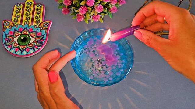 КТО С ВАМИ СВЯЖЕТСЯ ☝️⏰️📩 инициалы человека ..гадание на воске 🗝