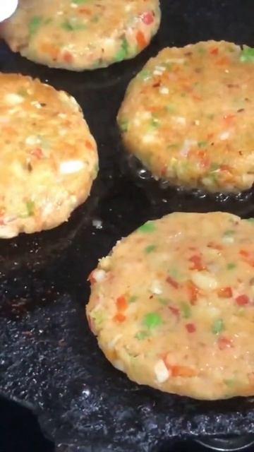 Not Fried Aloo Tikki! Easy and healthy to make! смотреть онлайн