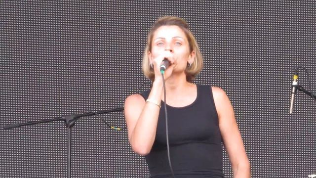 Виктория Шпигун. Караоке на Дне металлурга смотреть онлайн