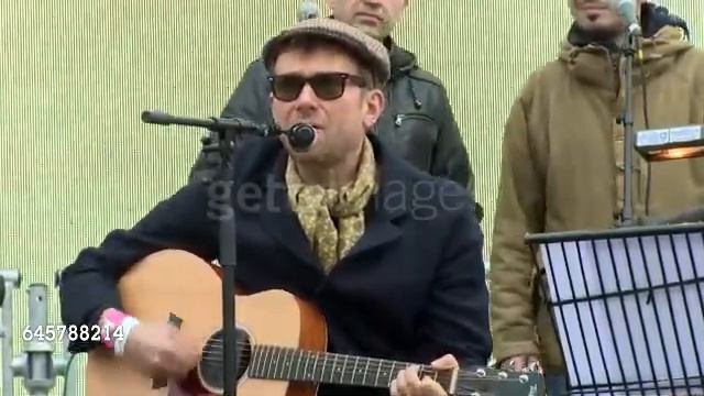 Damon Albarn and the Orchestra of Syrian Musicians perform Out Of Time (London, 26/02/2017) смотреть онлайн