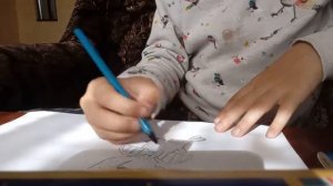 Рисуем Дневную Фурию и Беззубика маленькими