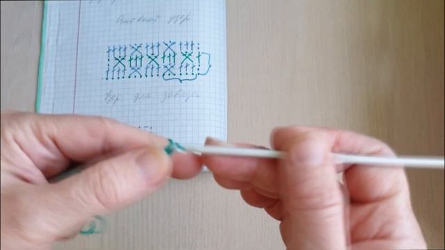 Простой , шикарный топ-кроп, связанный крючком . Обзор.