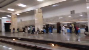 СРАЗУ ДВА!!! На прибывающие поезда сторону станции Щёлковская и сторону центра посадки нет///15 мая