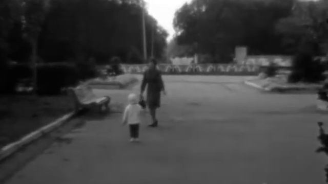 Горловка, сент 1978. Лене 1,5 г , бабушка Валентина Ивановна смотреть онлайн