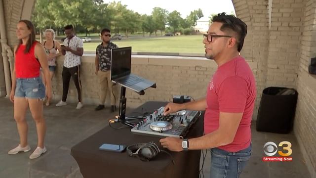 "Bailar in FDR Park" celebrates Hispanic culture with salsa, bachata dance classes смотреть онлайн