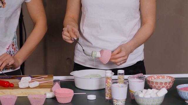 #flipfood | Marshmallow Cake Pops mit Mirellativegal und Regina Hickst смотреть онлайн