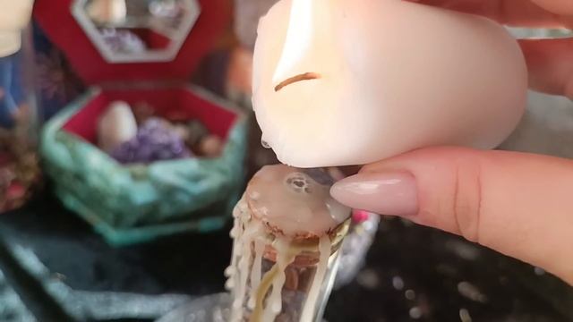 ЗАПЕЧАТЫВАНИЕ БУТЫЛКИ ВОСКОМ смотреть онлайн