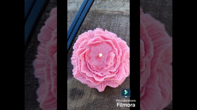 Формовая свеча Пышный пион с шимером блестками. При горении - волшебные переливы