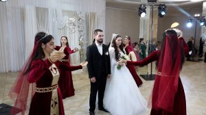 Встреча жениха и невесты. Традиции на армянской свадьбе.