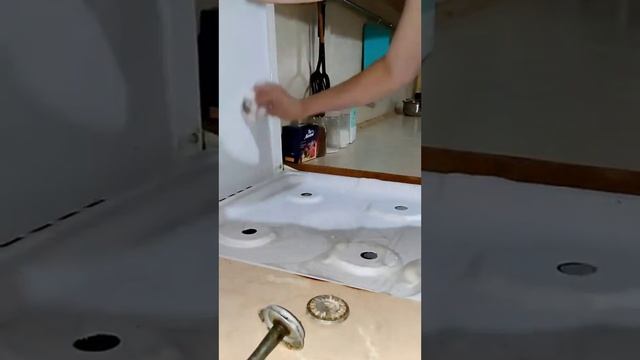 Вечерняя уборка. Детей уложила, можно и убраться. Жду мужа с работы.