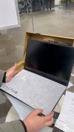 Мощный геймерский ноутбук ASUS уже в руках счастливого владельца.