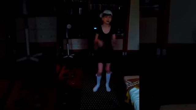 Рэп группы 2517 в исполнении 8-ми летней девочки, огонь! ))))) смотреть онлайн