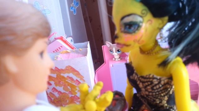 Как украсть пирожки и печеники в школе у кухарки ШОУ МИЛАНЫ