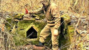 Тайга! Найдено жильё дровосеков... Коп металлолома бросаем находки и выбираемся из леса.