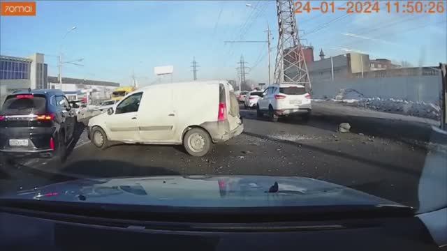 ОЛЕНИ НА ЗИМНЕЙ ДОРОГЕ смотреть онлайн