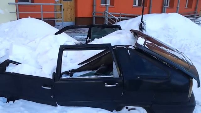 Снегом раздавило автомобиль 2 смотреть онлайн