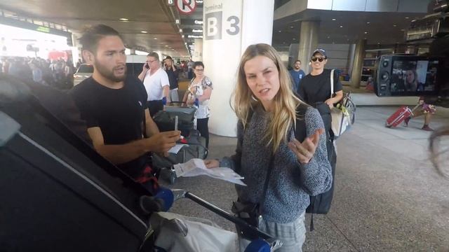 Blade Runner 2049 Star Sylvia Hoeks A Natural Celebrity At LAX смотреть онлайн
