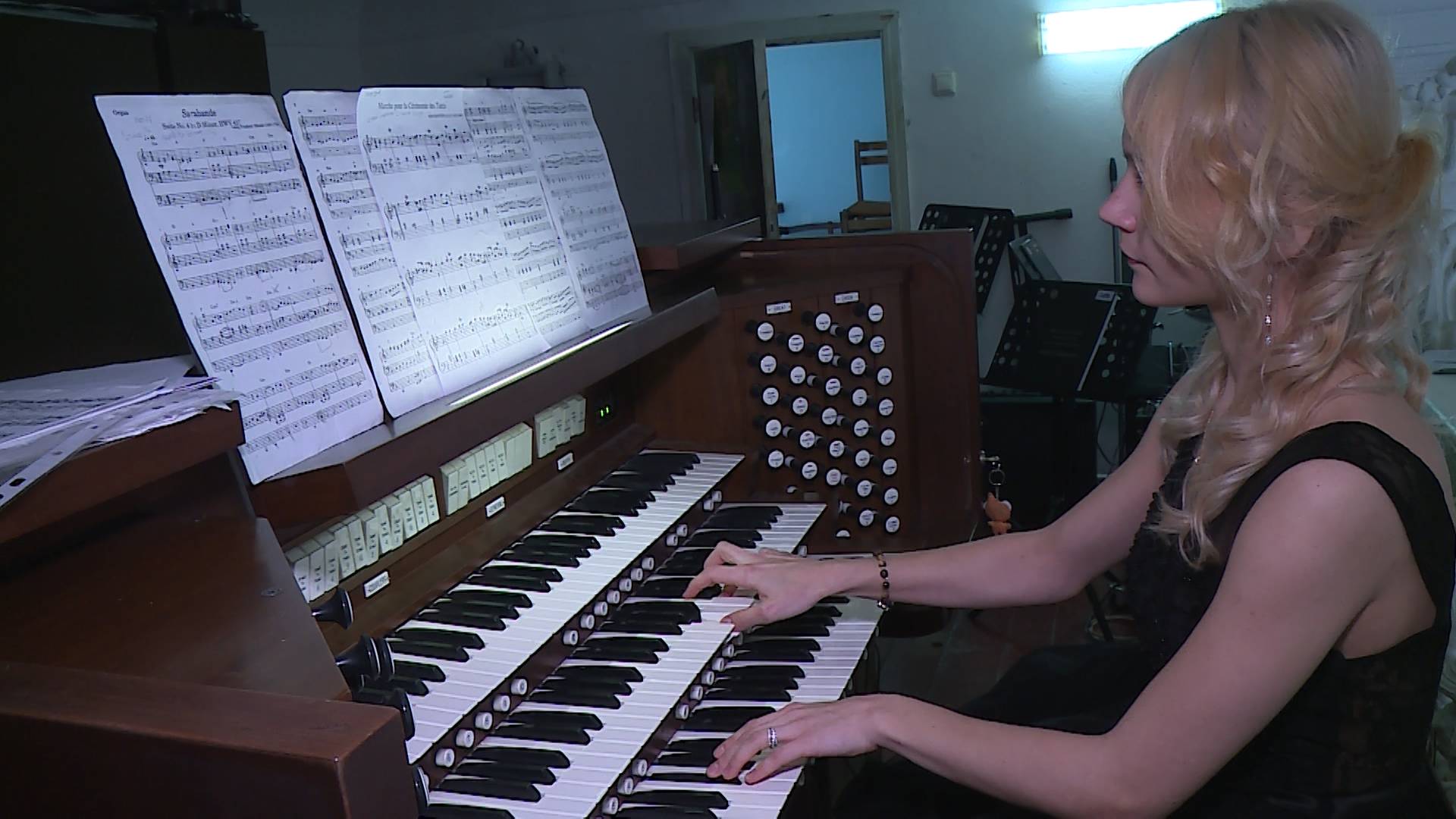 Корреспонденту телеканала «СвоёТВ» рассказали об игре на органе.