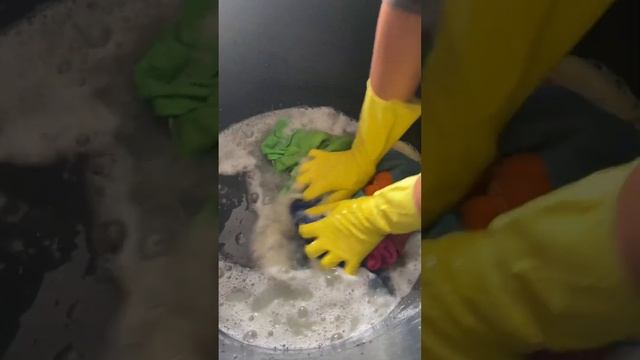 sudsy hand cleaning towels, scrubbing, rubbing, swishing, water, household glove #shorts смотреть онлайн