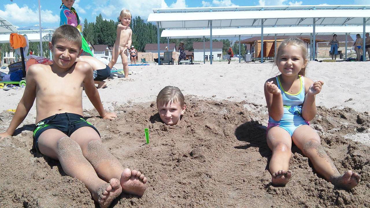 Голова в песке. Чок-Тал Иссык-Куль Пансионат Лазурный берег. Отдых на Иссык-Куле 2017 смотреть онлайн