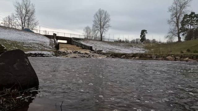Прогулка ранней весной по парку. Натуральные звуки. Старинная архитектура и пейзажный парк  | 4K