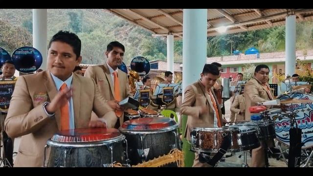 TOCANDO SALSA CON BANDA - Un Verano en Nueva York - смотреть онлайн