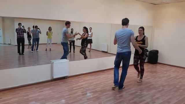 Сальса урок в Mambotime - броски рук от Ганзевича. смотреть онлайн