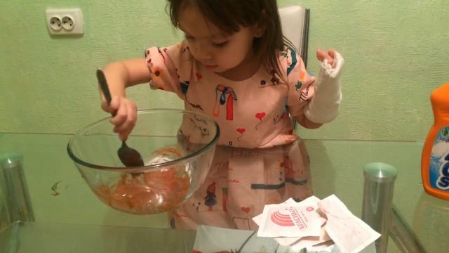 Делаем Лизуна Из Соды! Что то Пошло Не Так!! смотреть онлайн