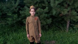 Идёт солдат по городу