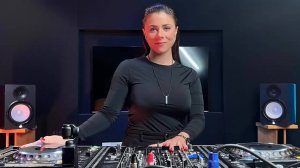 Laura van Dam - Capture Radio 027 (February Special) 4К 60fps