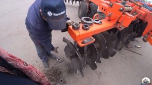 Deutz-Fahr записали в дворники. ПХД на базе у JCB и КАМАЗа. Дискование зяби на John Deere 8335R.