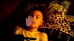 Брат спит а музыка играет!