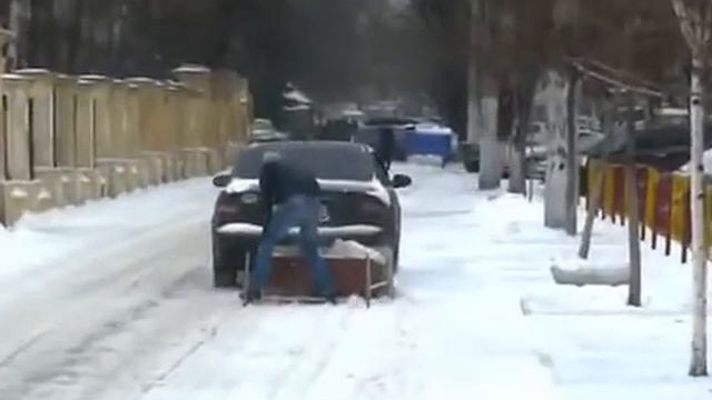 Уборка снега возле школы смотреть онлайн