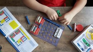 Сборка электронного конструктора: Радио, управляемое касанием | Лёня Роботехник