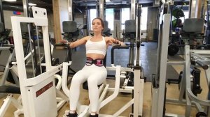 жим груди в тренажере